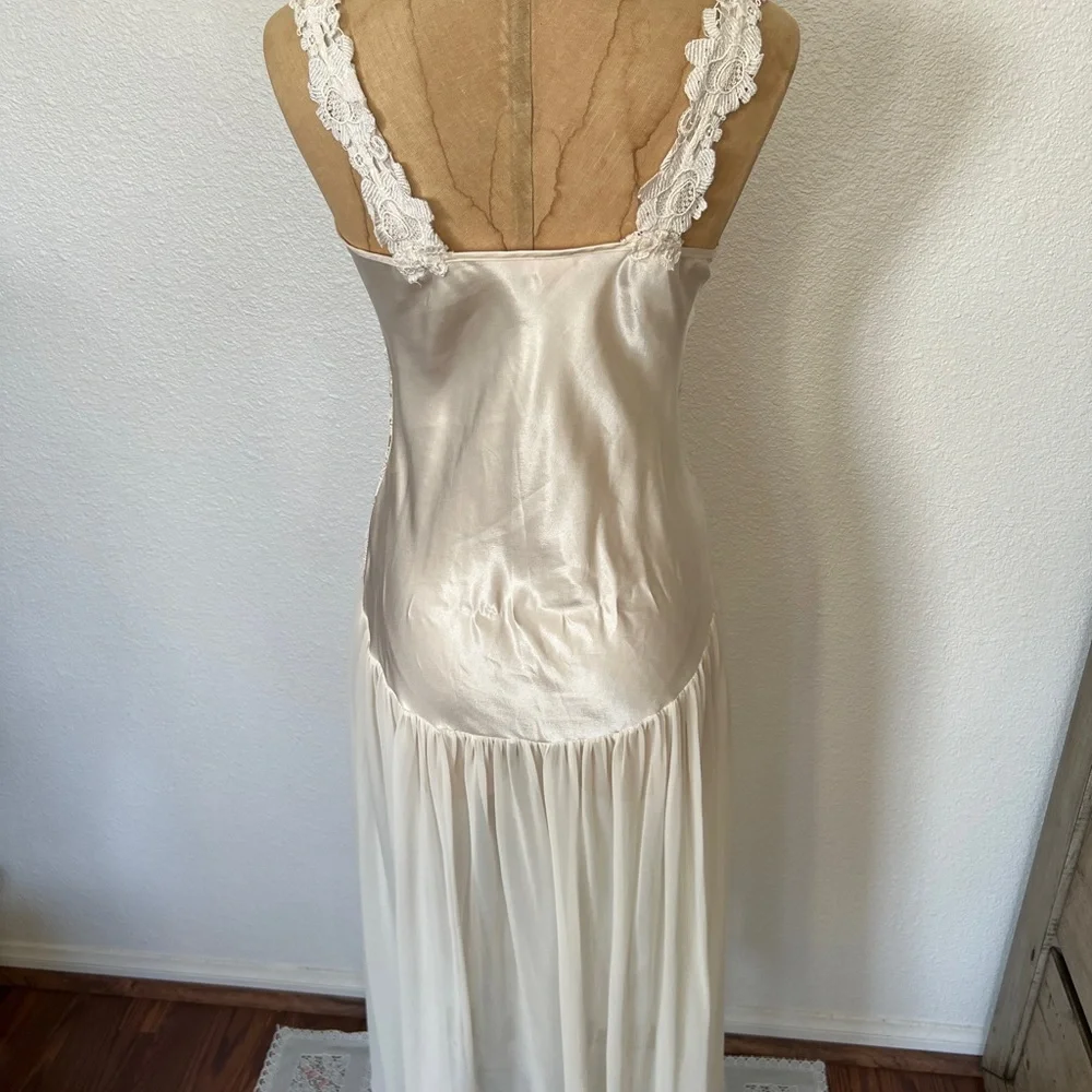 Cream Lace Bodice Maxi Dress with Sheer Skirt - Picture 2 of 4